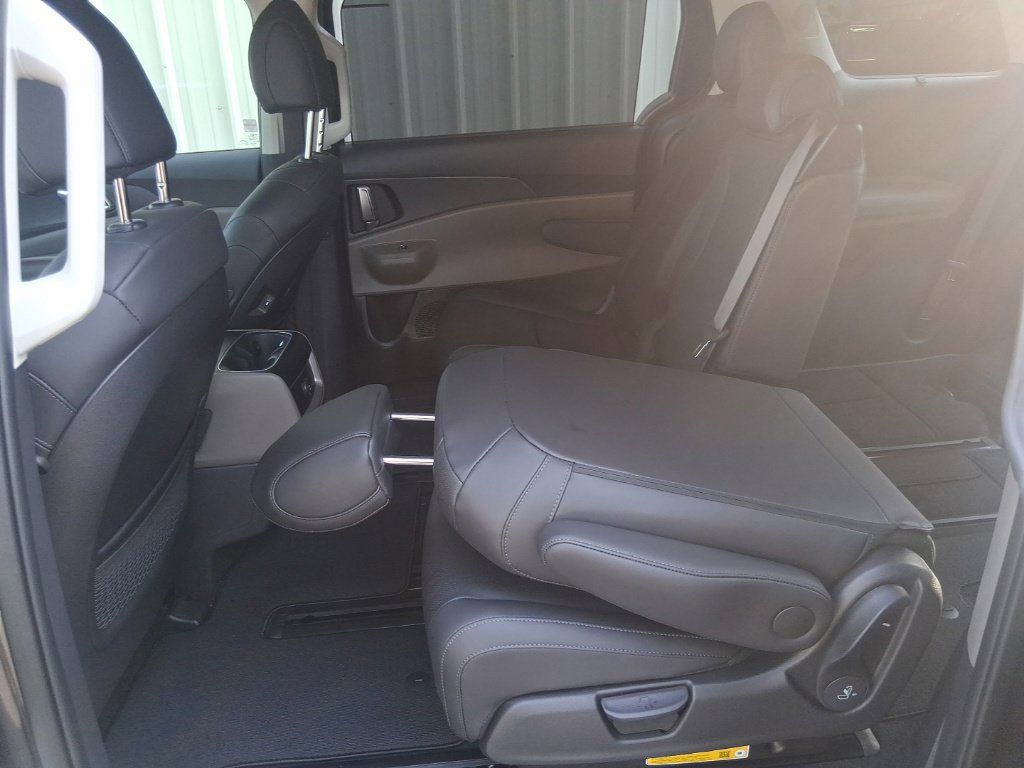 Certified 2026 Kia Carnival EX FWD image 12