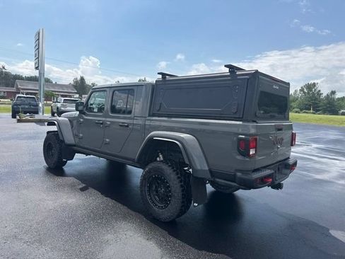 Used 2023 Jeep Gladiator Rubicon w/ Cold Weather Group AWD/4WD image 2