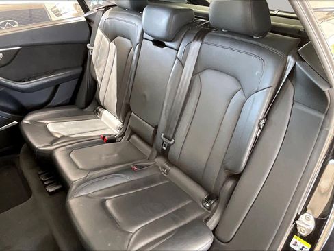 Used 2019 Audi Q8 Prestige w/ Luxury Package AWD/4WD image 21