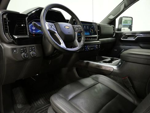 Used 2024 Chevrolet Silverado 2500 LTZ w/ LTZ Plus Package AWD/4WD image 10