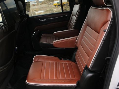 Used 2024 GMC Yukon XL Denali Ultimate AWD/4WD image 10
