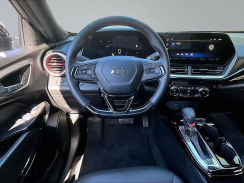 Used 2024 Chevrolet Trax RS w/ Sunroof Package FWD image 5