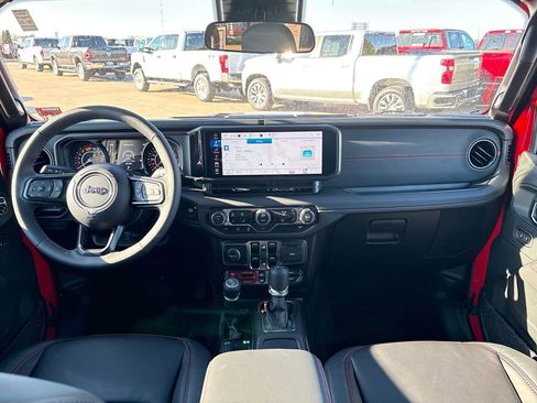 Used 2025 Jeep Wrangler Unlimited Rubicon image 18