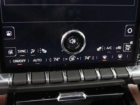 Used 2025 GMC Yukon Denali AWD/4WD image 33