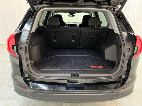 Certified 2024 GMC Terrain SLE w/ Driver Convenience Package image 11