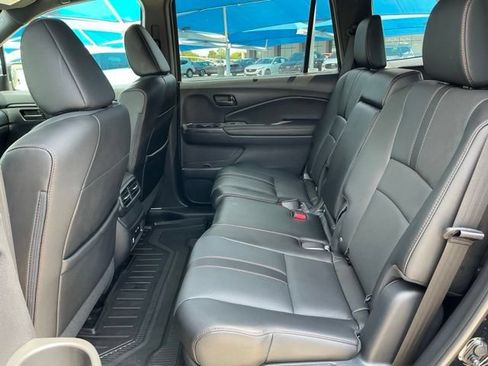 Used 2025 Honda Passport TrailSport image 9