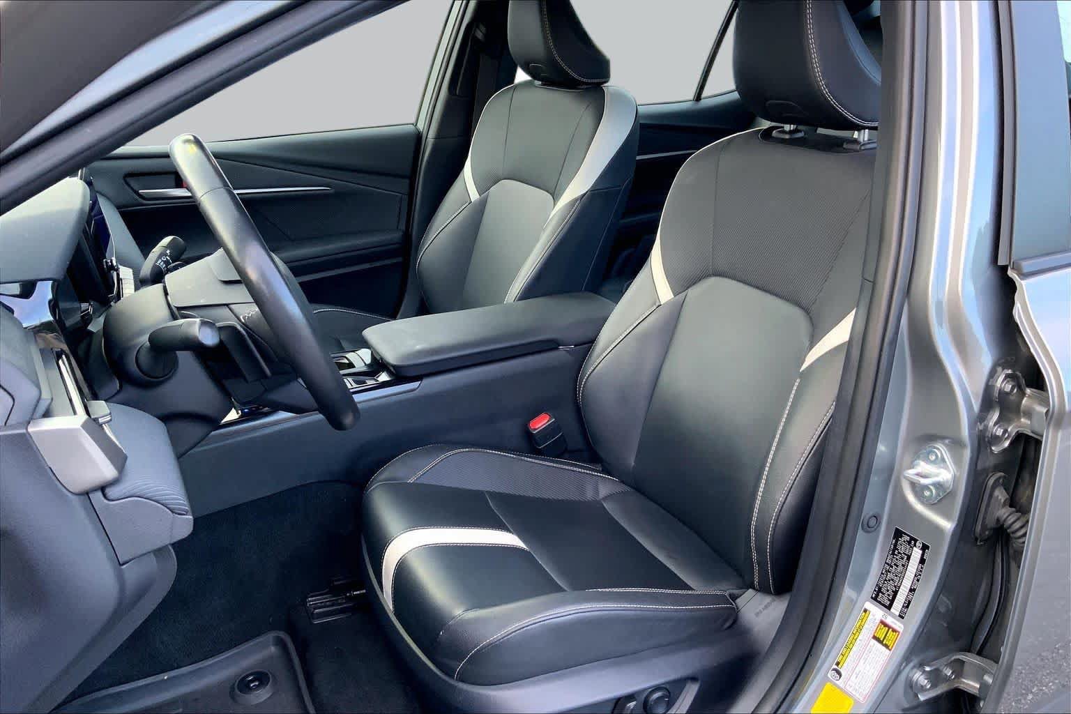 Used 2025 Toyota Camry SE FWD image 7
