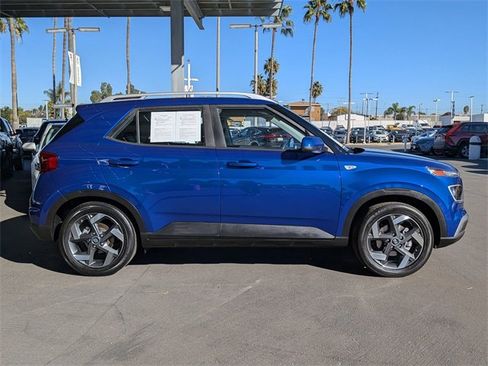 Used 2022 Hyundai Venue Limited image 5