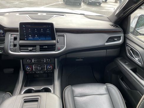 Used 2023 Chevrolet Suburban Premier image 8