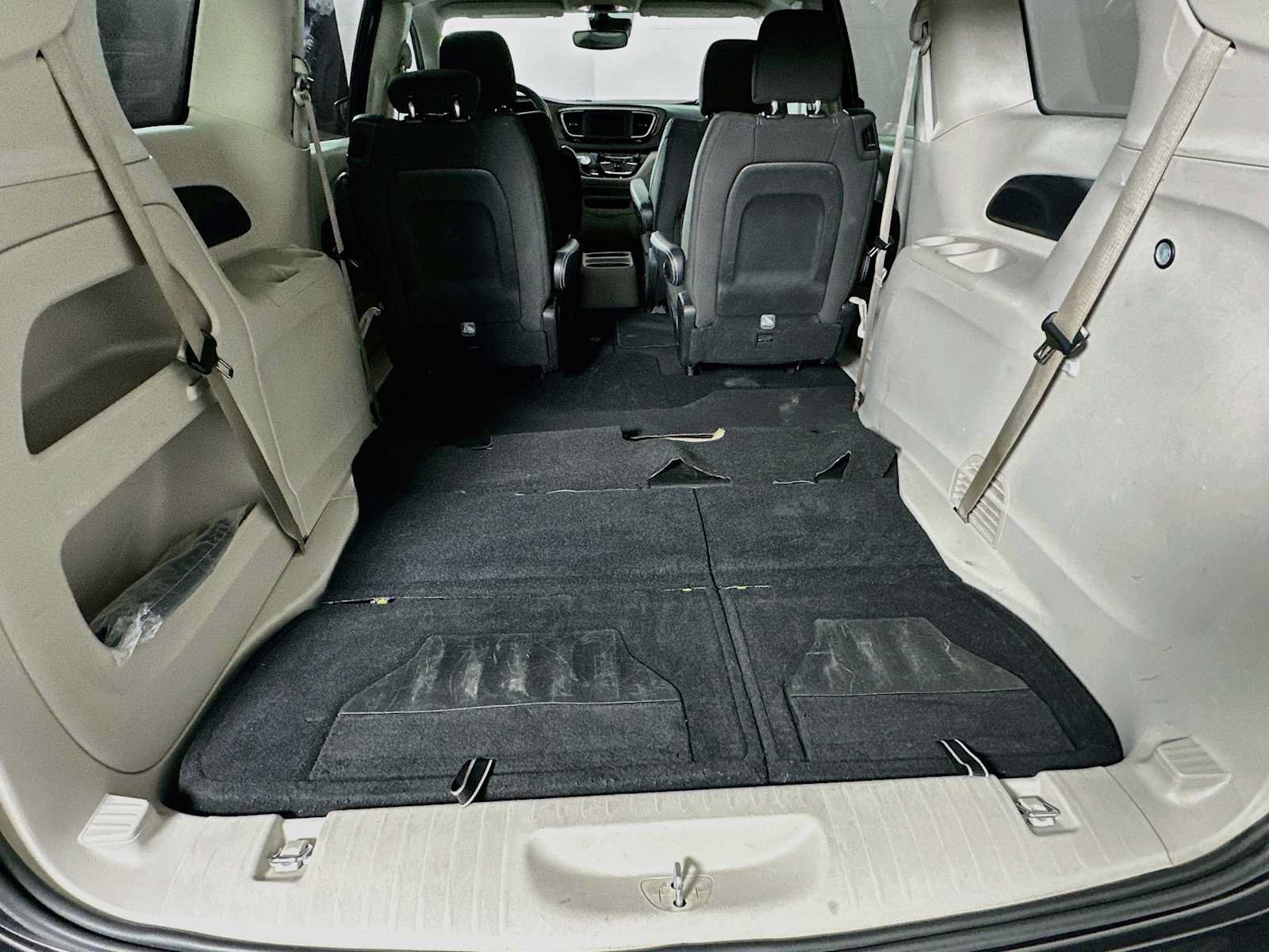 Used 2023 Chrysler Voyager LX FWD image 24
