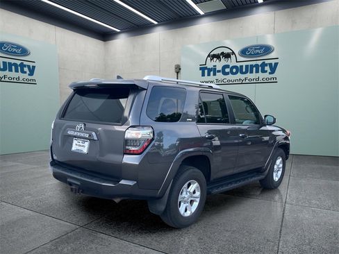 Used 2017 Toyota 4Runner SR5 image 7
