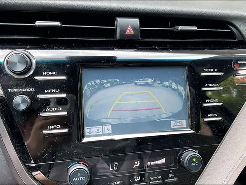 Used 2018 Toyota Camry SE w/ Convenience Package FWD image 26