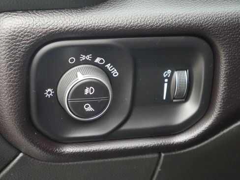 Used 2024 RAM 3500 Big Horn w/ Towing Technology Group AWD/4WD image 5