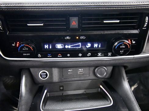 Used 2021 Nissan Rogue Platinum image 28