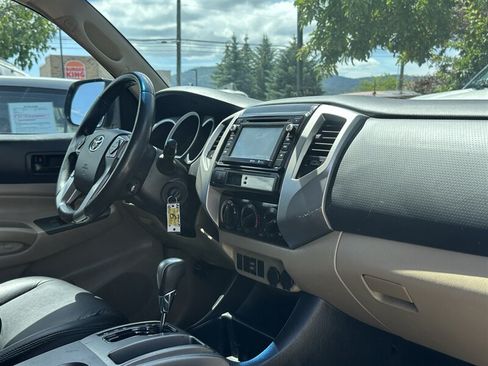 Used 2014 Toyota Tacoma PreRunner w/ SR5 Package RWD image 8