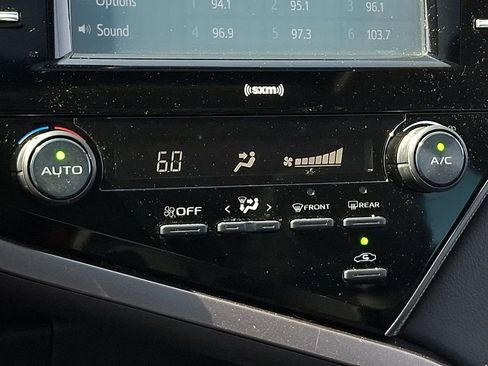 Used 2020 Toyota Camry SE image 16