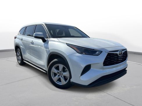Used 2022 Toyota Highlander L image 4