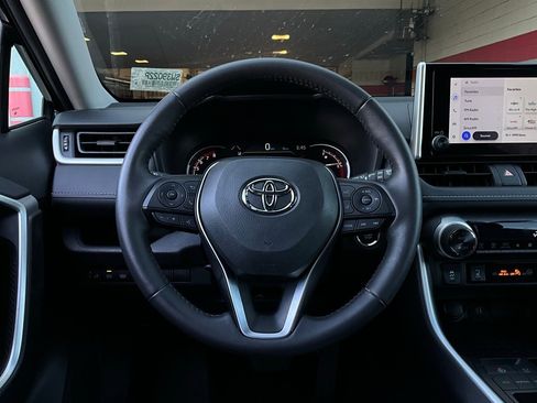 Used 2025 Toyota RAV4 XLE image 33