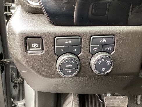 Used 2025 Chevrolet Silverado 1500 LT AWD/4WD image 32