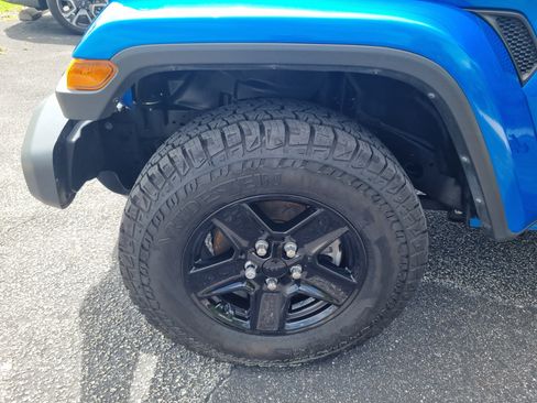 Used 2021 Jeep Gladiator Sport AWD/4WD image 7