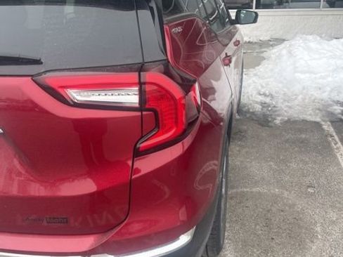 Used 2023 GMC Terrain SLT image 17