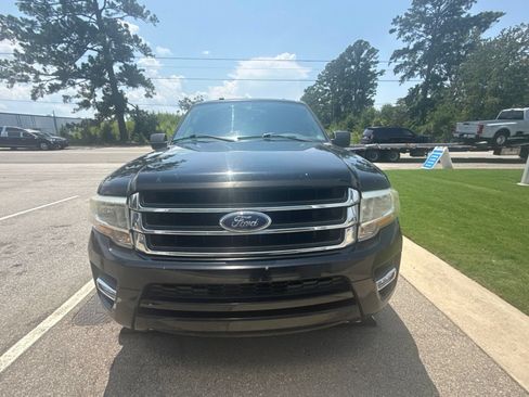 Used 2017 Ford Expedition XLT RWD image 2