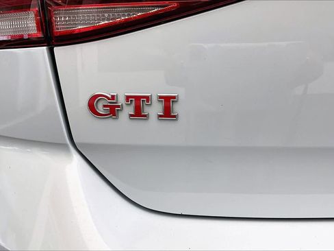 Used 2021 Volkswagen GTI SE image 31