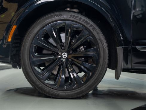 Used 2021 Bentley Bentayga w/ First Edition Specification AWD/4WD image 29