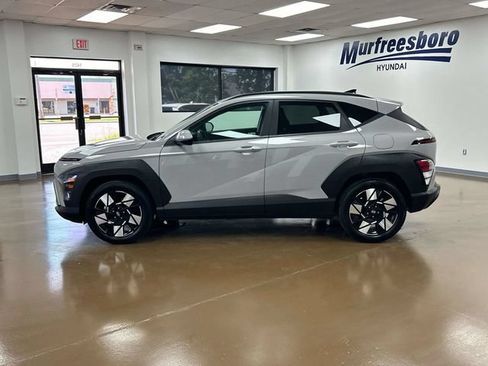 Used 2025 Hyundai Kona SEL FWD image 8
