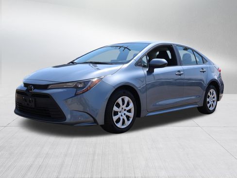 Used 2025 Toyota Corolla LE FWD image 3