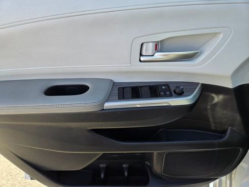 Used 2025 Toyota Sienna XLE w/ XLE Plus Package FWD image 24