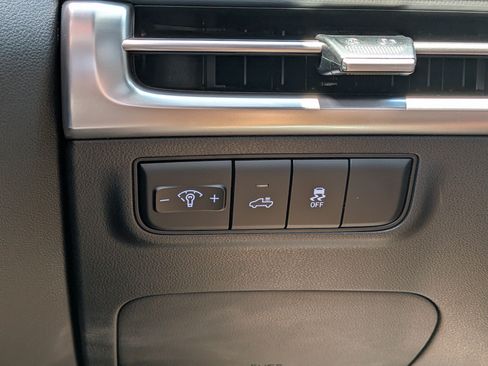 Used 2025 Hyundai Santa Cruz SE FWD image 23