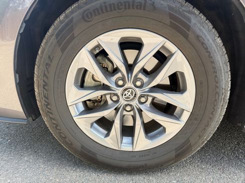 Used 2021 Toyota Sienna XLE AWD/4WD image 24