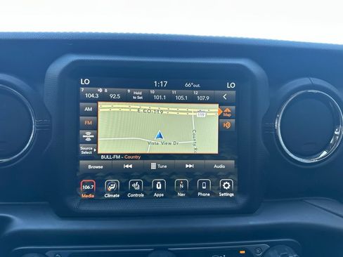 Used 2021 Jeep Wrangler Unlimited Sahara AWD/4WD image 3