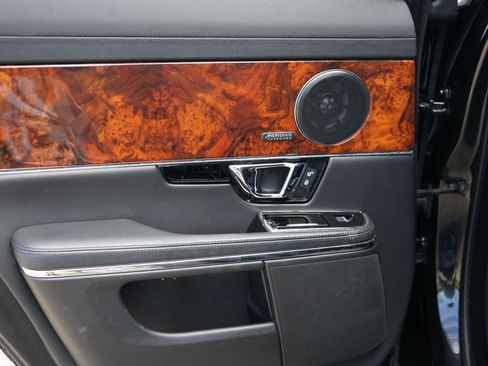 Used 2018 Jaguar XJ R-Sport image 35