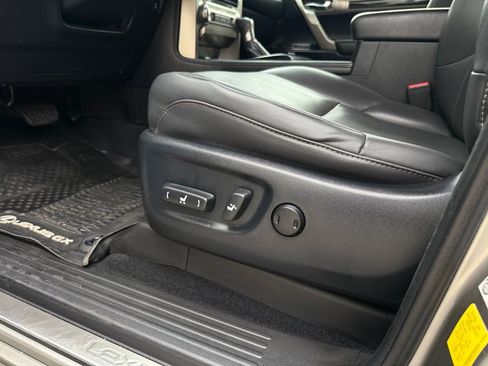 Used 2020 Lexus GX 460 Premium w/ Premium Package image 34