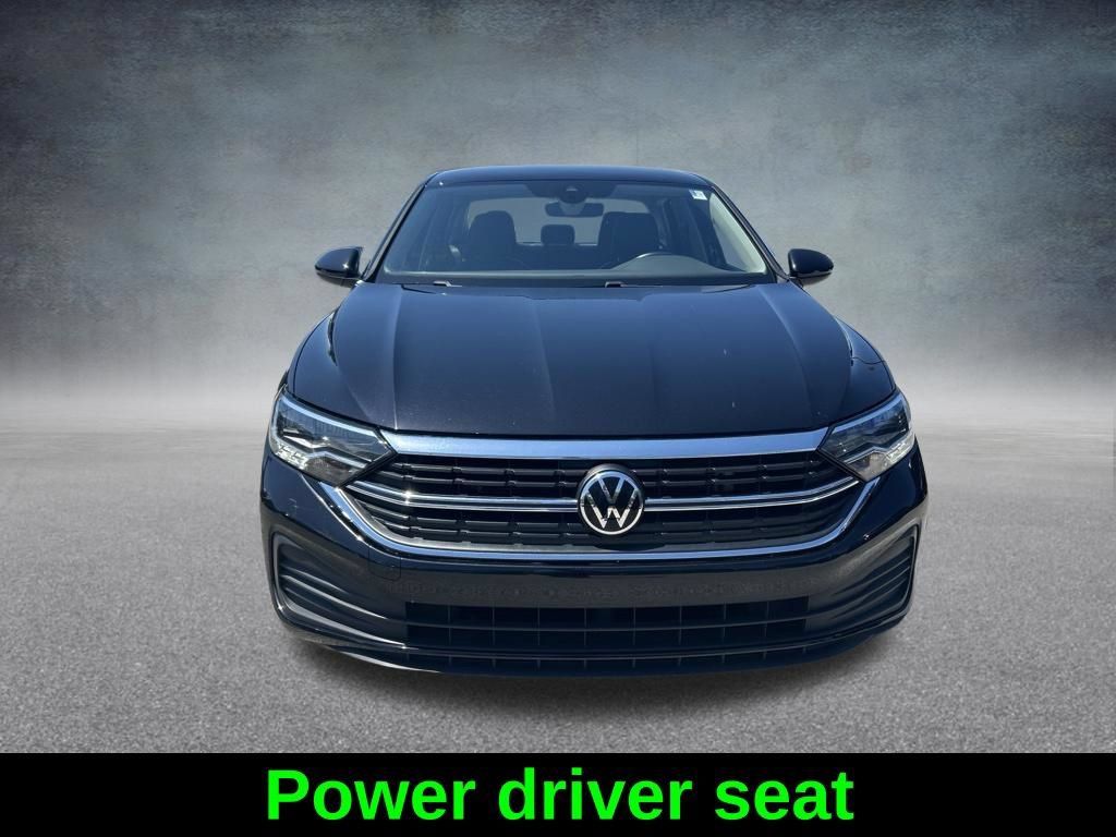 Used 2024 Volkswagen Jetta SE FWD image 9