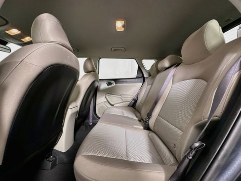 Used 2025 Kia Soul LX w/ LX Technology Package FWD image 26