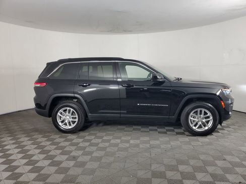 Used 2025 Jeep Grand Cherokee Laredo X image 3