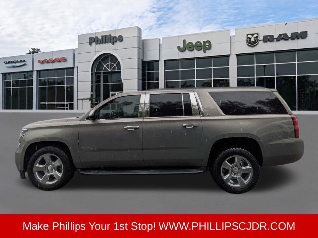 Used 2017 Chevrolet Suburban LT w/ Luxury Package RWD image 6