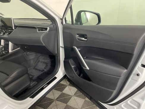 Used 2025 Toyota Corolla Cross AWD Hybrid image 16