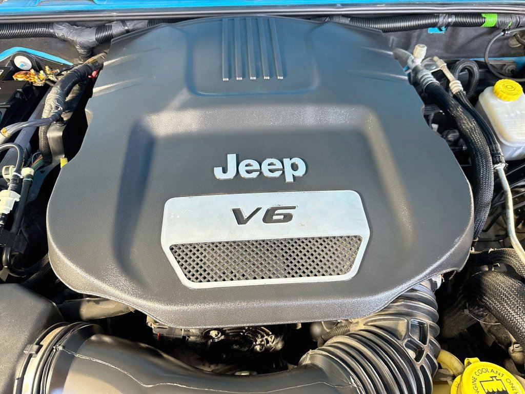 Used 2018 Jeep Wrangler Unlimited Sport w/ Connectivity Group AWD/4WD image 35