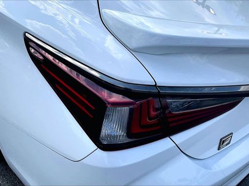 Used 2023 Lexus ES 350 F Sport w/ Accessory Package (Z2) image 28