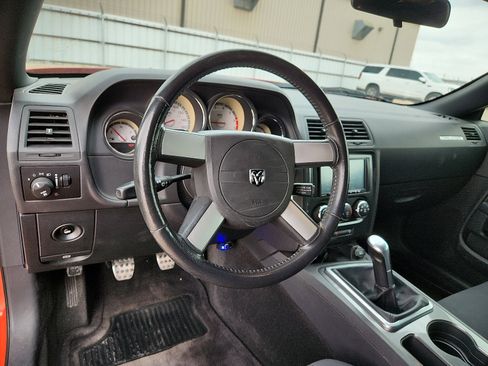 Used 2010 Dodge Challenger R/T RWD image 10