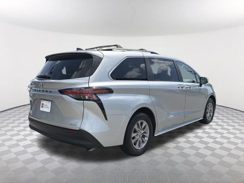 Certified 2022 Toyota Sienna LE FWD image 17