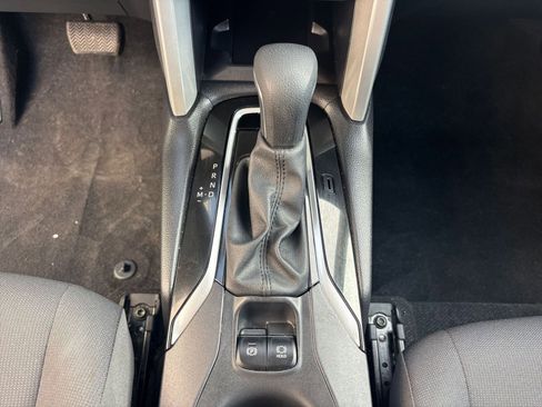 Used 2025 Toyota Corolla Cross LE image 41