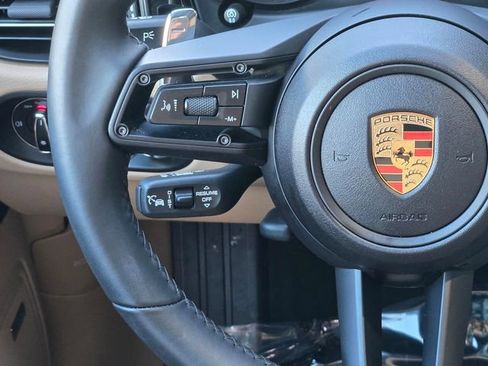 Used 2025 Porsche Macan image 18