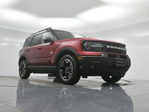 Certified 2025 Ford Bronco Sport Outer Banks w/ Outer Banks Tech Package+ AWD/4WD image 47