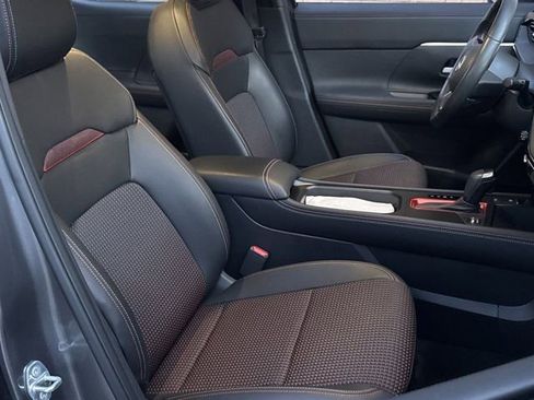 Used 2025 Nissan Kicks SR image 11