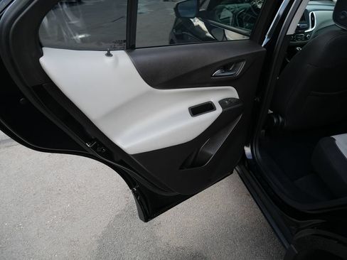Used 2019 Chevrolet Equinox LS AWD/4WD image 18